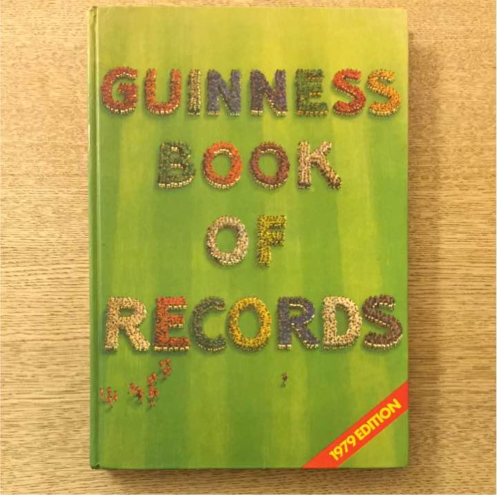 メルカリ guinness book of records 1979 ギネスブック 洋書