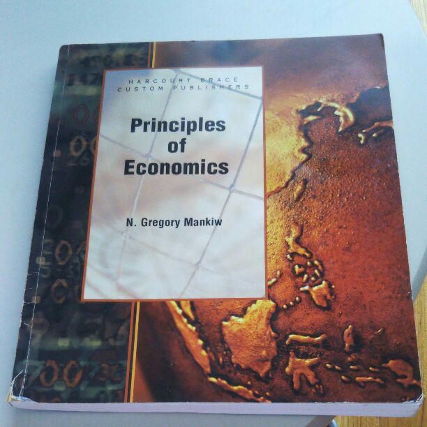 メルカリ 洋書 経済学 教科書 principles of economics 400 中古や