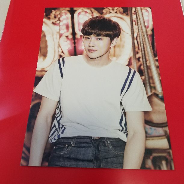 Love Me Right postcard Suho