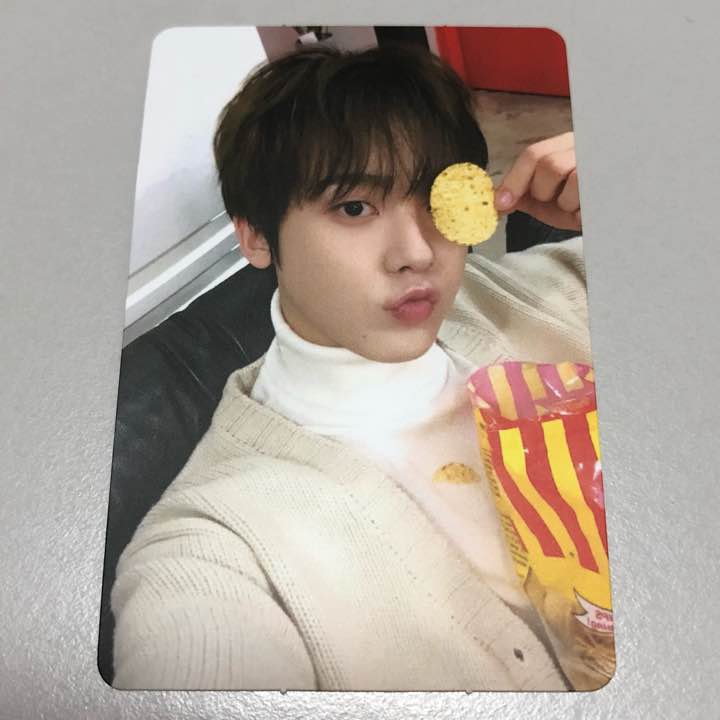 Sanha With photocard