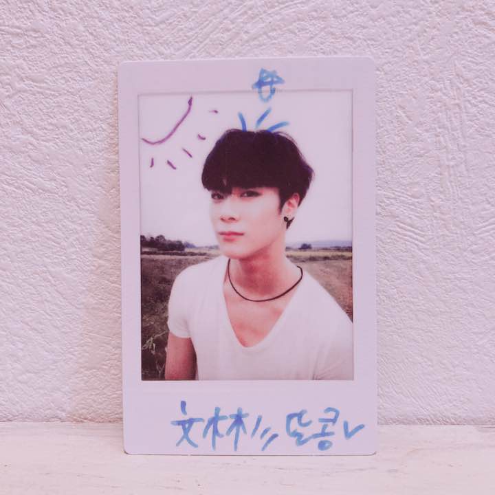 Moonbin polaroid