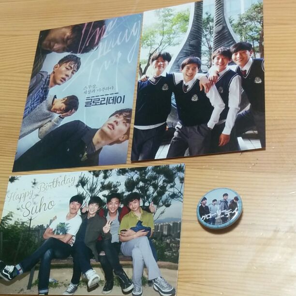 postcard & badge set