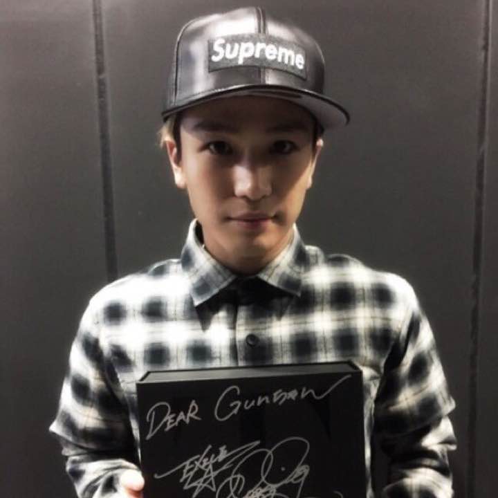 supreme newera レザー キャップ 岩田剛典着用